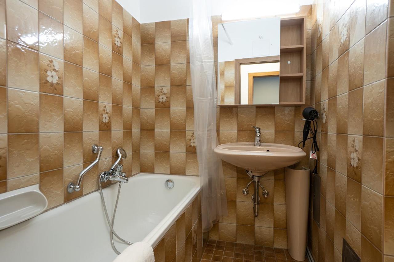 A Spacious 3-Bedroom Apartment With King-Size Beds Is Located Within 5 Minute'S Walk From The Prater Wien Exteriör bild